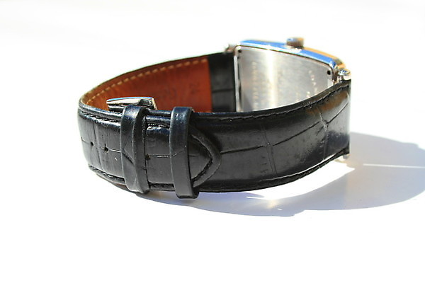 포토 JPG 해외이미지 디자인 남자 백그라운드 사람없음 숫자 유행 검은색 흰색 시간 고급 가죽 디자이너 손목 손목시계 묘사 고립 철강 스타일 해외포토 직업 문자 시계 컬러 컨셉 장신구 사람 신체부위 파일형식 이미지허브