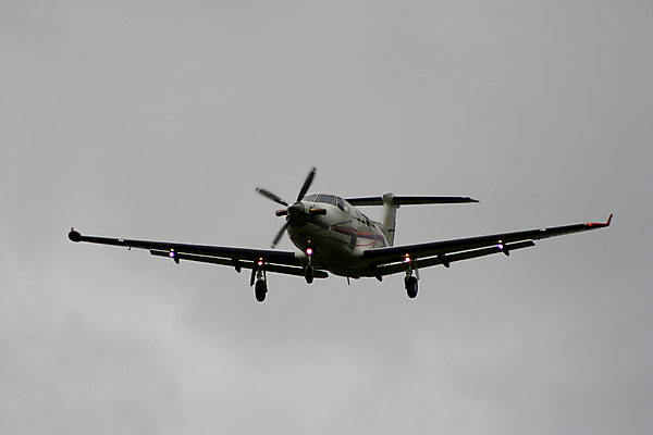 포토 JPG 해외이미지 구름 운동화 날개 교통시설 하늘 비행기 취미 사람없음 빛 금속 운전 골동품 흰색 개울 클래식 작음 파일럿 묘사 항공 속도 꼬리 프로펠러 택시 엔진 지연 대패 옛날 팁 해외포토 자연요소 직업 컬러 교통 신발 컨셉 항공교통 모션 승용차 자동차 재질 대중교통 강 크기 시설 파일형식 이미지허브
