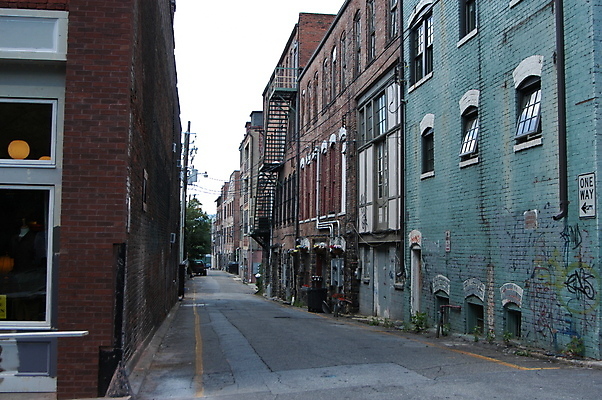 포토 JPG 해외이미지 벽돌 거리 아파트 사람없음 건물 어둠 산책 도시 통로 타운 콘크리트 해외포토 건축물 휴식 주택 파일형식 이미지허브