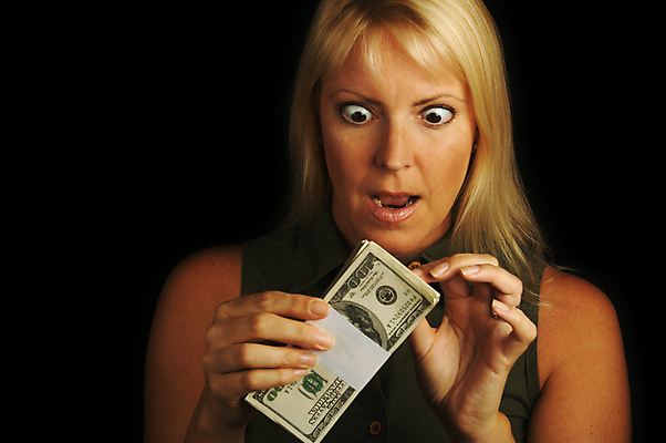 포토 JPG 해외이미지 서양인 응시 여자 지폐 돈 검은배경 실내 한명 들기 상반신 성인 앞모습 금융 경제 달러 놀람 돈다발 외화 욕심 100달러 돈세기 성인여자한명만 해외포토 외국인 1 시선 감정 뷰포인트 백그라운드 모션 표정 사람 내부 검은색 재산 세기 여자한명만 성인여자만 파일형식 이미지허브