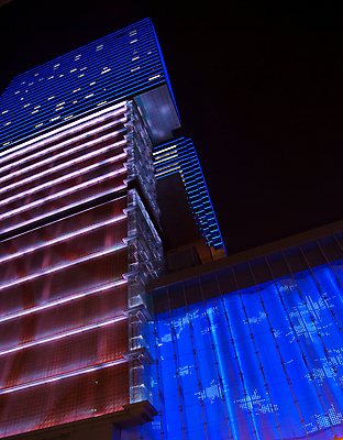 포토 JPG 해외이미지 건축양식 사람없음 건물 장식 파란색 빛 사무실 탑 검은색 어둠 야간 해외포토 자연요소 건축물 건축 컬러 비즈니스 파일형식 이미지허브