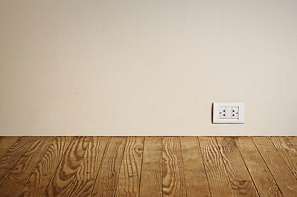 포토 JPG 해외이미지 선 벽 백그라운드 벽지 바닥 주택 사람없음 내부 목재 힘 기계 장비 에너지 흰색 네트워크 콘센트 플러그 연결 질감 심플 철사 타입 더블 수목 옛날 전압 현재 공급 해외포토 나무 컬러 컨셉 재료 건물 파일형식 이미지허브