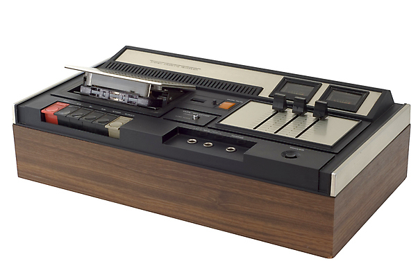 포토 JPG 해외이미지 라이프스타일 길 놀이 주택 취미 사람없음 금속 검은색 수확 흰색 카세트테이프 플라스틱 자르기 수집 계산대 오브젝트 복고 전자 테이프 얼레 구식 녹음기 되감기 옛날 플레이어 중독자 해외포토 컬러 농업 모션 재질 문구용품 건물 생활 파일형식 녹음_기록 이미지허브