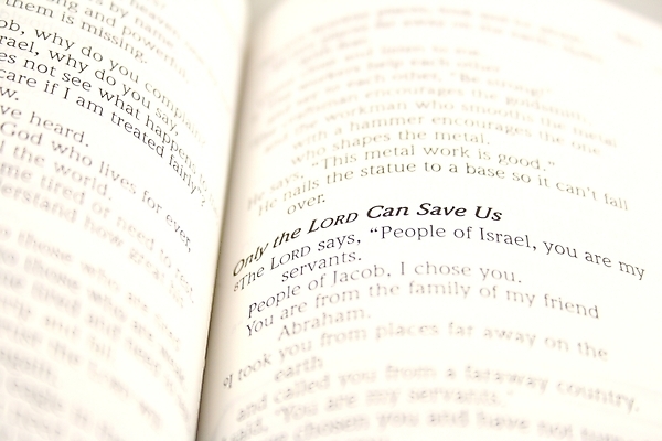 포토 JPG 해외이미지 전통 종교 종이 아들 사랑 사람없음 단어 교회 평화 검은색 성경 흰색 기도 최고 예수 성자 사인 신성 천국 귀족 오메가 지옥 헬프 해외포토 문자 감정 컬러 컨셉 종교용품 가족 종교건축 건물 도움 신_종교 파일형식 이미지허브