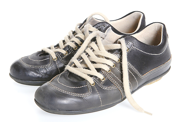 포토 JPG 해외이미지 도로 신발 사람없음 파란색 힘 보호 심볼 피부 먼지 방법 옛날 해외포토 레이스천 길 컬러 컨셉 교통시설 신체부위 직물 파일형식 이미지허브