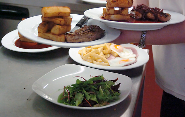 포토 JPG 해외이미지 접시 모션 사람없음 주방 식당 흰색 웨이트리스 5 통과 블러 해외포토 식기 컬러 숫자 상점 종업원 파일형식 이미지허브