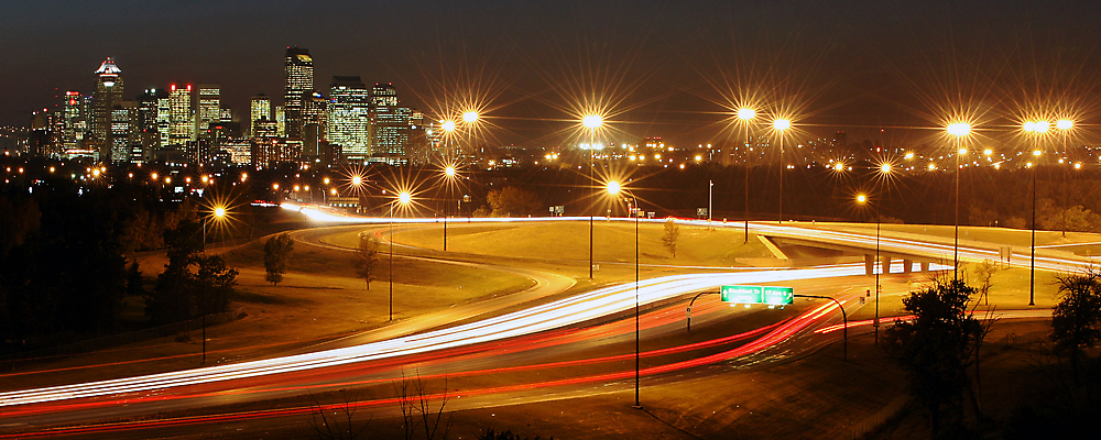 포토 JPG 해외이미지 도로 길 선 여행 교통시설 모션 파노라마 사람없음 빛 고층빌딩 어둠 줄무늬 운전 도시 고속도로 도심 야간 저녁 속도 바쁨 타운 스카이라인 야광 과속 광 루트 해외포토 자연요소 교통 무늬 촬영기법 빌딩 시설 파일형식 이미지허브