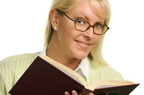 포토 JPG 해외이미지 백인 학생 라이프스타일 응시 여자 교육 안경 어린이 학교 한명 사람 앉기 성인 10대 책 스터디 금발 뷰티 공책 작업 집중 읽기 고립 해외포토 서양인 1 헤어스타일 시선 잡화 컨셉 모션 청소년 문구용품 생활 학습 파일형식 이미지허브