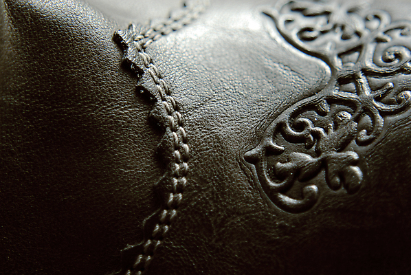 포토 JPG 해외이미지 백그라운드 신발 부츠 사람없음 검은색 어둠 카우보이 닫기 가죽 질감 땀 해외포토 컬러 모션 파일형식 이미지허브