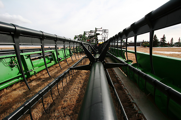 포토 JPG 해외이미지 산업 음식 빵 줄기 밭 농업 풍경 초원 사람없음 야외 초록색 농작물 농장 쌓기 기계 수확 가을 시골 업무 칼날 황금 농부 결합 먹이 낟알 땅 자르기 밀 수집 회전 드럼 패키지 트랙터 밀짚 내추럴 돌리기 밭일 자동화 줄서기 해외포토 식물 직업 계절 컬러 모션 타악기 곡류 작업 짚 농기계 특수차량 파일형식 이미지허브