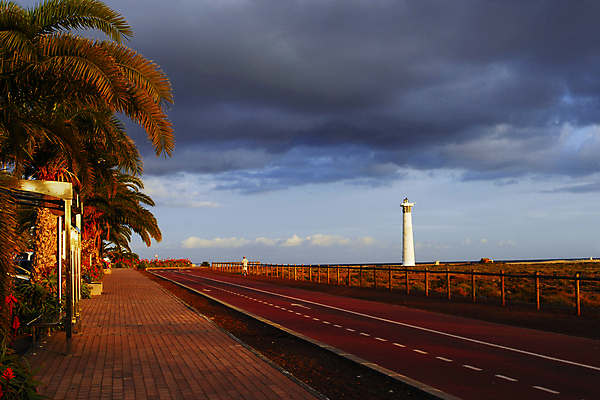 포토 JPG 해외이미지 구름 도로 길 섬 여행 자국 하늘 휴가 휴식 등대 손바닥 사람없음 빨간색 달리기 일몰 새벽 운전 차도 보행자 정지 역 신호등 오솔길 강의 폭풍 흐림 그만 루트 방법 선로 해외포토 자연요소 손 컬러 컨셉 교통시설 모션 날씨 노을 파일형식 이미지허브