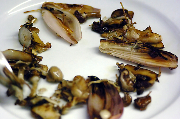 포토 JPG 해외이미지 전통 접시 음식 요리 사람없음 장식 주방 식당 버섯 반지 마무리 해외포토 식기 장신구 상점 파일형식 이미지허브