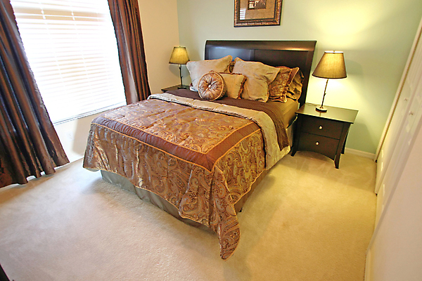 포토 JPG 해외이미지 라이프스타일 커플 벽 가구 베개 모션 탁자 휴식 새로움 주택 실내 사람없음 내부 판매 침묵 카펫 침실 이불 방 침대 램프 재산 고급 큼 투자 쇼 주인 여왕 매각 진짜 해외포토 생활용품 컨셉 비즈니스 관계 침구 조명 건물 생활 금융 소리 크기 파일형식 이미지허브