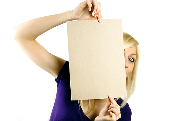 포토 JPG 해외이미지 백인 모델 학생 손 여자 행복 포스터 종이 얼굴 백그라운드 텍스트 한명 서기 미소 사람 빨간색 유행 우주 공백 블록 전시 흰색 잡기 자신감 신용카드 발표 메시지 사인 정사각형 팔 보여주기 고립 스타일 카피스페이스 해외포토 도형 서양인 1 감정 컬러 모션 표정 신체부위 금융 파일형식 이미지허브