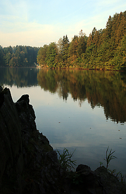 포토 JPG 해외이미지 나무 호수 선 섬 자연 아침 파노라마 그림자 사람없음 목재 초록색 물 빛 햇빛 태양 반사 일출 환경 맑음 화목 침묵 일몰 거울 소나무 숲 그늘 윤곽 벨기에 침엽수 대칭 해외포토 주간 자연요소 식물 컬러 컨셉 재료 날씨 촬영기법 노을 소리 생태계 서유럽 파일형식 이미지허브