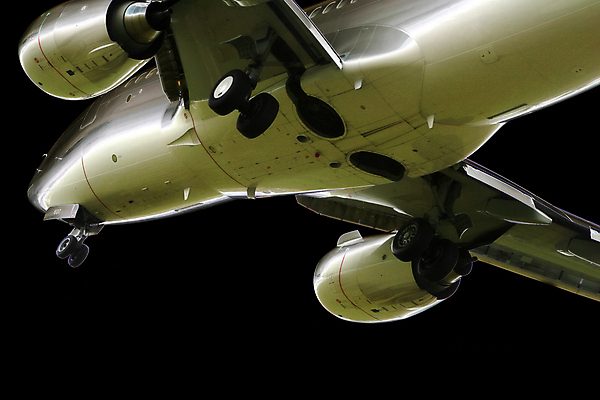 포토 JPG 해외이미지 여행 날개 교통시설 하늘 휴가 바닥 비행기 사람없음 옆모습 파란색 검은색 흰색 은색 땅 도착 항공 출발 팝아트 머리위 제트기 승객 이륙 대패 접근 해외포토 뷰포인트 컬러 교통 컨셉 항공교통 대중교통 시설 그림 파일형식 이미지허브