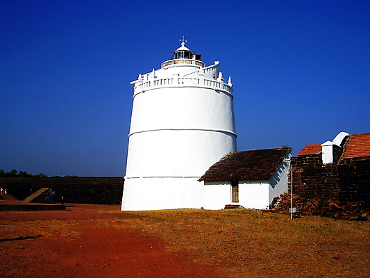 포토 JPG 해외이미지 바다 여행 자연 하늘 등대 항해 사람없음 파란색 빛 컬러풀 흰색 신호등 네비게이션 해외포토 컬러 배_교통 생태계 파일형식 이미지허브