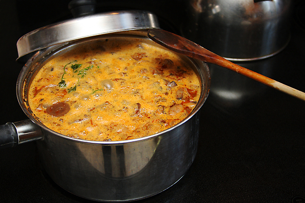 포토 JPG 해외이미지 전통 접시 음식 다이어트 탁자 밥 양파 파슬리 건강 육류 요리 사람없음 목재 초록색 노란색 식당 숟가락 요리사 튀김 시골 신선 소시지 냄비 낟알 자르기 먹기 해산물 향신료 준비 매움 서빙 소금 칼로리 후추 사프란 탄수화물 맛있는 해외포토 나무 직업 식기 컬러 가구 채소 식재료 재료 모션 수저 상점 가공식품 맛 솥 향미료 파일형식 이미지허브