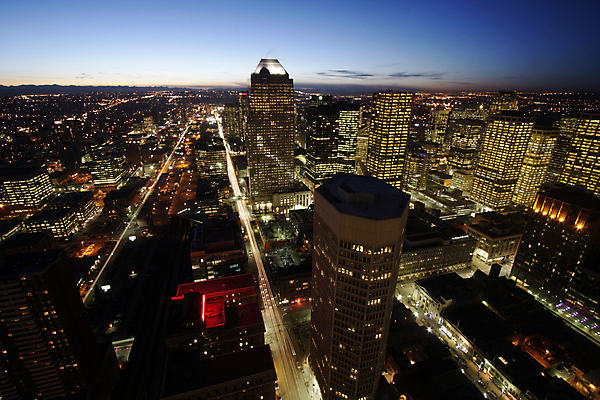 포토 JPG 해외이미지 벽 캐나다 건축양식 창문 유리 하늘 새로움 파노라마 사람없음 내부 건물 여름 파란색 사무실 고층빌딩 미국 어둠 도시 센터 도심 정상 야간 저녁 큼 바쁨 네온 문학 북쪽 빛망울 철강 콘크리트 핵심 강조 해외포토 자연요소 건축물 계절 건축 컬러 컨셉 북아메리카 비즈니스 재질 촬영기법 빌딩 빛 크기 방향 파일형식 이미지허브