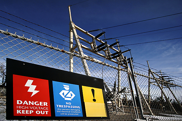 포토 JPG 해외이미지 산업 경고 사람없음 금속 힘 에너지 도시 업무 변화 역 기름 연결 위험 철 사인 순환 전염 철사 볼트 봉 백자 변압기 분배 전압 조작 줄이기 철강 현재 후보 공급 배선 해외포토 음식 컨셉 교통시설 모션 재질 한자 공구 작업 도자기 질병 감염 파일형식 이미지허브