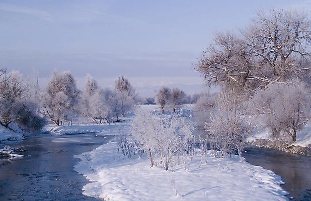 포토 JPG 해외이미지 계절 겨울 자연 산 사람없음 야외 물 강 평화 냉동 얼음 침묵 고요 흐름 추위 안개 흰색 시골 개울 서리 반투명 해외포토 자연요소 컬러 컨셉 날씨 소리 생태계 파일형식 이미지허브