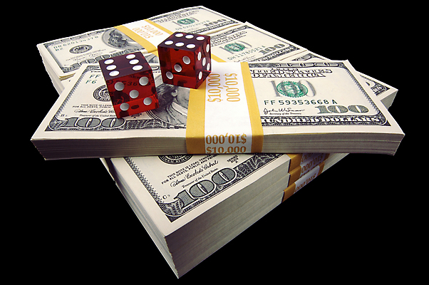 포토 JPG 해외이미지 지폐 돈 검은배경 실내 사람없음 금융 경제 쌓기 달러 도박 돈다발 위험 카지노 주사위 외화 100달러 불법 많음 해외포토 백그라운드 컨셉 모션 내부 검은색 범죄 재산 파일형식 이미지허브