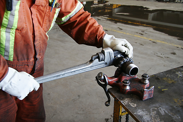 포토 JPG 해외이미지 직업 남자 산업 벤치 비즈니스 노동자 사람없음 금속 공구 스패너 잡기 업무 뜨거움 수리 수증기 무역 실타래 고정 난방 판매원 유지 배관공 압력 조이기 파이프라인 폐수 해외포토 의자 모션 재질 사람 도구 작업 환경오염 파이프_관 파일형식 이미지허브