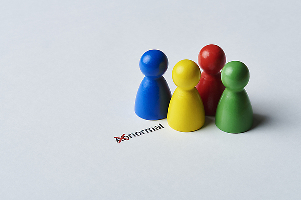 포토 JPG 스튜디오촬영 영어 회색배경 실내 사람없음 다양 말_게임 사회이슈 갈등 차별 평등 국내포토 문자 다수 백그라운드 컨셉 내부 회색 파일형식