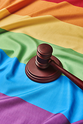 포토 JPG 스튜디오촬영 실내 사람없음 깃발 천 사회이슈 의사봉 판결 무지개색 동성애자 평등 성소수자 젠더 국내포토 컨셉 내부 컬러풀 직물 파일형식