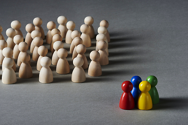 포토 JPG 스튜디오촬영 회색배경 실내 사람없음 말_게임 그룹 사회이슈 갈등 인종차별 제외 차별 혐오 국내포토 감정 백그라운드 컨셉 내부 회색 파일형식