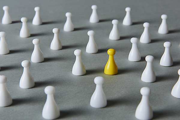 포토 JPG 스튜디오촬영 백인 회색배경 실내 동양인 사람없음 말_게임 사회이슈 갈등 인종차별 차별 국내포토 서양인 백그라운드 컨셉 인종 내부 회색 파일형식