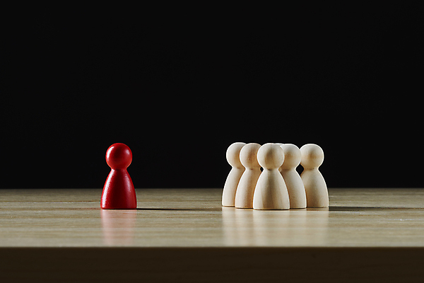 포토 JPG 스튜디오촬영 검은배경 실내 사람없음 말_게임 그룹 사회이슈 갈등 인종차별 제외 차별 국내포토 백그라운드 컨셉 내부 검은색 파일형식