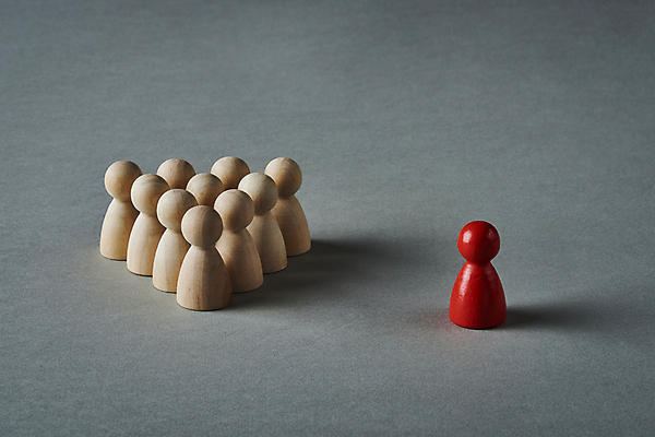 포토 JPG 스튜디오촬영 회색배경 실내 사람없음 말_게임 그룹 사회이슈 갈등 인종차별 제외 차별 국내포토 백그라운드 컨셉 내부 회색 파일형식