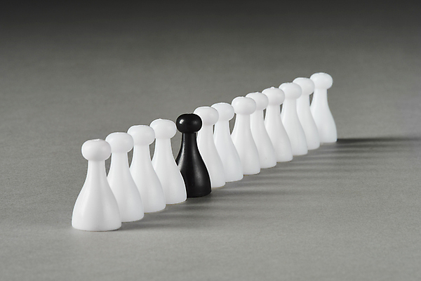 포토 JPG 스튜디오촬영 백인 흑인 회색배경 실내 사람없음 말_게임 사회이슈 일렬 갈등 인종차별 차별 국내포토 서양인 백그라운드 컨셉 내부 회색 파일형식