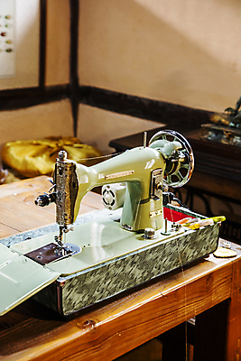 포토 JPG 전통 탁자 실내 사람없음 골동품 충청남도 재봉틀 복고 옛날 홍성 국내포토 가구 내부 충청도 파일형식