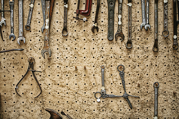 포토 JPG 벽 실내 매달리기 사람없음 공구 창고 정리 감성 정리정돈 베이지색배경 국내포토 백그라운드 컨셉 모션 내부 도구 베이지색 파일형식