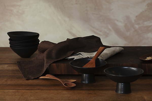 포토 JPG 그릇 실내 사람없음 천 감성 나무숟가락 나무주걱 나무배경 플레이팅 국내포토 식기 백그라운드 컨셉 내부 목재 숟가락 직물 상차림 주걱 파일형식