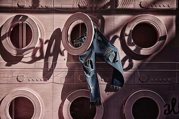 포토 JPG 분홍색 실내 매달리기 그림자 사람없음 청바지 감성 세탁기 국내포토 컬러 컨셉 바지 모션 내부 가전제품 파일형식