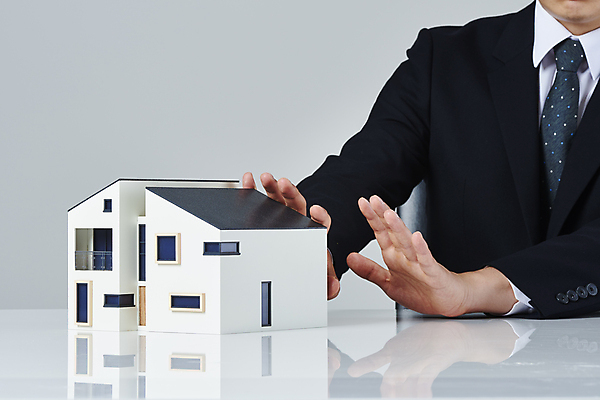 포토 JPG 스튜디오촬영 남자 부동산 실내 한명 정장 상반신 20대 성인 앞모습 한국인 밀기 거절 흰배경 건축모형 부동산거래 부동산시장 부동산전문가 부동산정책 부동산투자 분양 아파트분양 성인남자한명만 국내포토 1 옷 뷰포인트 백그라운드 컨셉 모션 아파트 사람 동양인 청년 내부 모형 흰색 시장 재산 전문직 투자 정책 남자한명만 성인남자만 파일형식