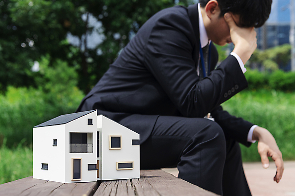 포토 JPG 주간 남자 벤치 부동산 한명 앉기 정장 상반신 20대 성인 야외 옆모습 아웃포커스 한국인 좌절 건축모형 부동산거래 부동산가격 부동산대란 부동산시장 부동산전문가 부동산정책 부동산투자 분양 아파트분양 성인남자한명만 주택대출 주택청약 부동산법 청약 국내포토 자연요소 1 옷 감정 뷰포인트 컨셉 의자 모션 아파트 촬영기법 사람 동양인 청년 경제 모형 시장 재산 전문직 투자 법 대출 정책 남자한명만 성인남자만 파일형식