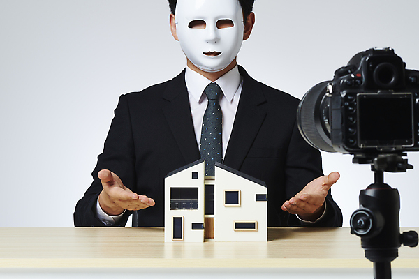 포토 JPG 스튜디오촬영 남자 부동산 안내 실내 가면 한명 상반신 20대 성인 앞모습 카메라 한국인 가리킴 흰배경 건축모형 부동산거래 방송장비 부동산시장 부동산전문가 부동산정책 부동산투자 분양 불법 신도시 아파트분양 성인남자한명만 크리에이터 1인미디어 영상촬영 부동산투기 국내포토 직업 1 뷰포인트 백그라운드 아파트 사람 동양인 손짓 청년 내부 전자제품 모형 촬영 장비 흰색 도시 범죄 시장 재산 전문직 투자 방송 정책 남자한명만 성인남자만 파일형식