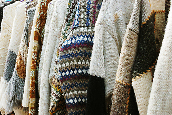 포토 JPG 해외이미지 손 디자인 옷 여자 분홍색 겨울 털 따뜻함 매달리기 사람없음 빨간색 컬러풀 뷰티 유행 세일 귀여움 추위 흰색 직물 뜨개질 스웨터 만족 소매 양모 핸드메이드 스타일 해외포토 계절 감정 컬러 컨셉 상의 모션 사람 취미 신체부위 파일형식 이미지허브