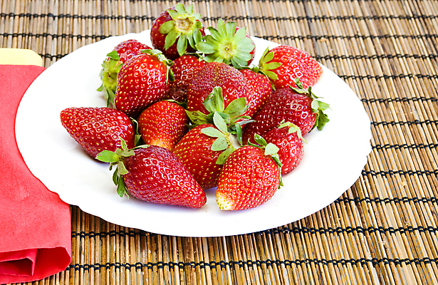 포토 JPG 해외이미지 열매 음식 백그라운드 잎 다이어트 과일 자연 딸기 디저트 건강 사람없음 빨간색 초록색 컬러풀 정원 봄 활발 흰색 신선 닫기 달콤 맛 아침식사 먹기 상쾌 유기농 내추럴 고립 숙성 식용 채식주의자 맛있는 해외포토 식물 웰빙 계절 감정 컬러 컨셉 모션 식사 생태계 채식 파일형식 이미지허브