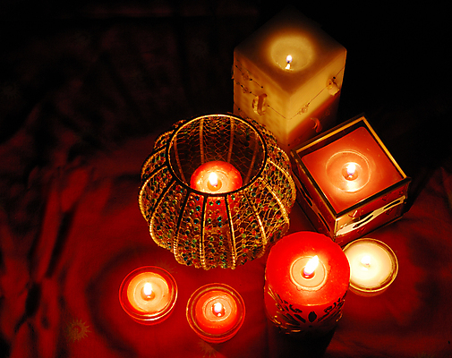 포토 JPG 해외이미지 디자인 계절 백그라운드 크리스마스 촛불 공 불 휴가 불꽃 조명 기념 사람없음 장식 빨간색 빛 반짝임 노란색 검은색 축제 어둠 침묵 장비 축하 뜨거움 황금 야간 명상 복고 심플 장면 부드러움 빛망울 연소 광 여의주 옛날 왁스 해외포토 자연요소 기념일 컬러 컨셉 초 모션 소리 감각 파일형식 이미지허브