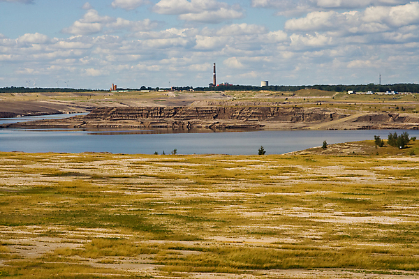 포토 JPG 해외이미지 구름 호수 자연 하늘 독일 굴뚝 풍경 초원 사람없음 야외 가로 초록색 물 파란색 갈색 흐름 홍수 해외포토 자연요소 유럽 컬러 컨셉 자연재해 생태계 파일형식 이미지허브