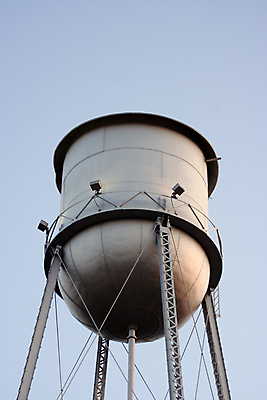 포토 JPG 해외이미지 산업 음료 건축양식 공 하늘 사람없음 물 파란색 지구본 탑 금속 페인트 회색 마시기 흰색 저수지 신선 업무 원형 액체 큼 상승 탱크 수납 자원 펌프 실린더 옛날 중력 철강 공급 해외포토 자연요소 도형 건축물 건축 컬러 컨셉 모션 재질 작업 크기 파일형식 이미지허브