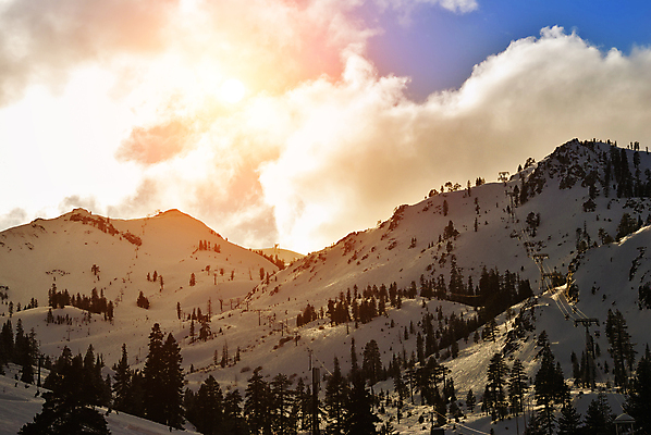 포토 JPG 해외이미지 나무 계절 겨울 하늘 휴가 스키 휴식 산 사람없음 파란색 태양 평화 맑음 냉동 미국 침묵 일몰 낭만 추위 흰색 신선 숲 휴양지 캘리포니아 주말 스키선수 침엽수 해외포토 자연요소 식물 컬러 컨셉 북아메리카 날씨 겨울스포츠 운동선수 노을 소리 장소 파일형식 이미지허브