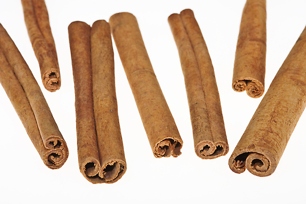 포토 JPG 해외이미지 스튜디오촬영 음식 크리스마스 재료 사람없음 가로 갈색 흰색 향신료 흰배경 고립 시나몬 해외포토 기념일 컬러 백그라운드 실내 향미료 파일형식 이미지허브