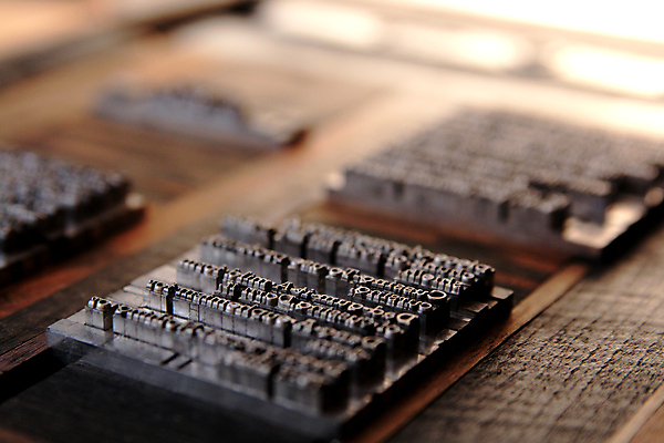 포토 JPG 해외이미지 안내 타이포그라피 사람없음 가로 단어 금속 인쇄 편지 타입 추적 옛날 해외포토 문자 모션 재질 파일형식 이미지허브