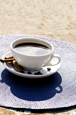 포토 JPG 해외이미지 공원 커피 음료 음식 백그라운드 자연 탁자 아침 휴식 콩 그림자 사람없음 야외 컵 파란색 햇빛 태양 갈색 상점 식당 정원 검은색 이탈리아 카페 우유 머그컵 흰색 시간 뜨거움 막대기 닫기 맛 아침식사 설탕 크림 질감 카푸치노 에스프레소 내추럴 단절 라떼 시나몬 카페인 맛있는 해외포토 주간 자연요소 식기 공공시설 유럽 컬러 가구 컨셉 모션 유제품 곡류 식사 생태계 파일형식 이미지허브